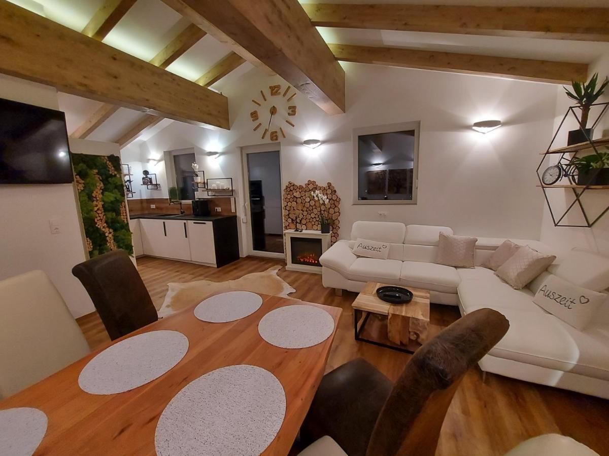 Auszeit Steiraland Penthouse 9 Mit Grossen Balkon Und Parkplatz Apartment Leoben  Exterior photo
